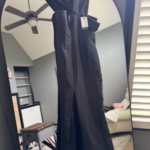 Chic Black Formal Gown with Slit